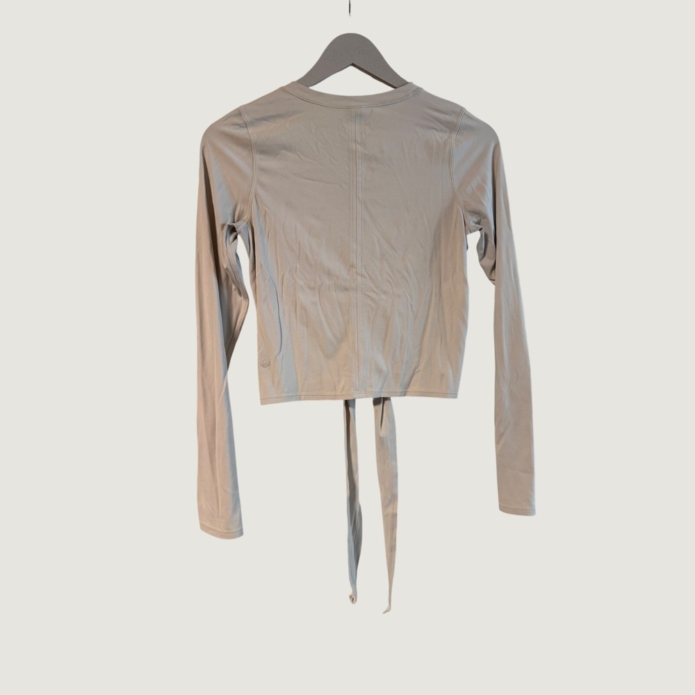 Lululemon It's A Tie Long Sleeve‎ Crop Top Light Grey Size 4 Activewear - Picture 2 of 4